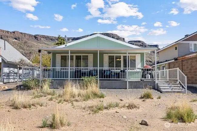 Mountain views at every angle