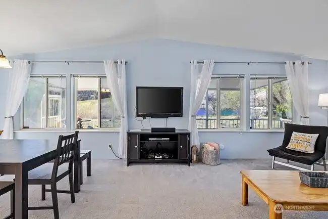 Large windows look out towards Columbia River