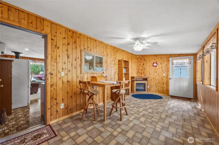 Versatile dining or bonus space in this Packwood cabin, located in the desirable High Valley neighborhood near Mt. Rainier.