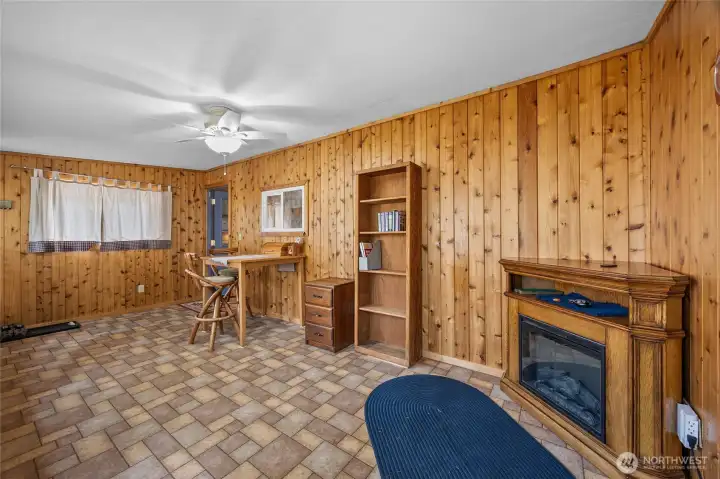 Flexible living space perfect for dining, office, or guest overflow—ideal for a Packwood vacation home or Airbnb.
