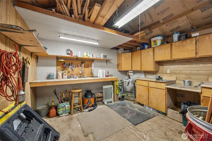 Fully functional workshop space—ideal for storage, gear prep, or adding value to a Packwood Airbnb or vacation rental.