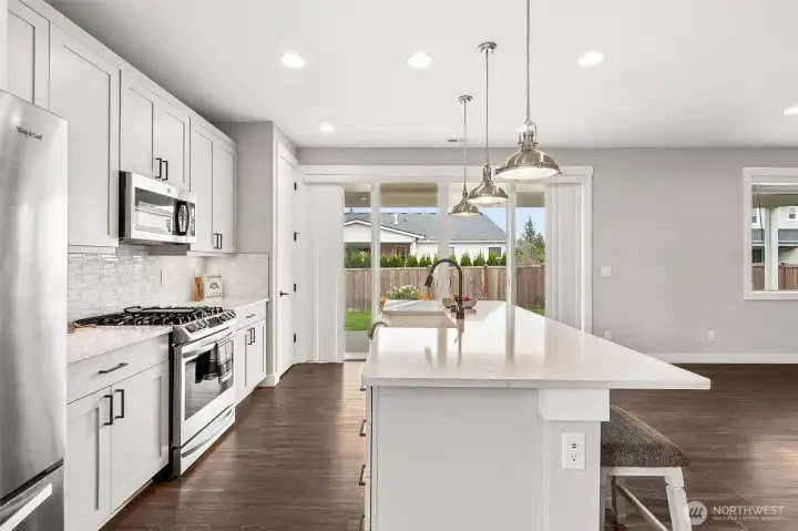 Luxury eat in kitchen