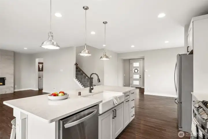 Beautiful rustic pendent lights set the mood