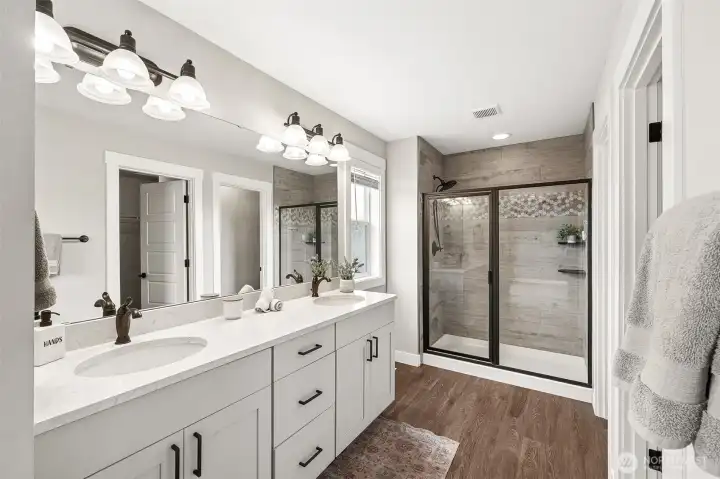 En suite with separate toilet area for added privacy