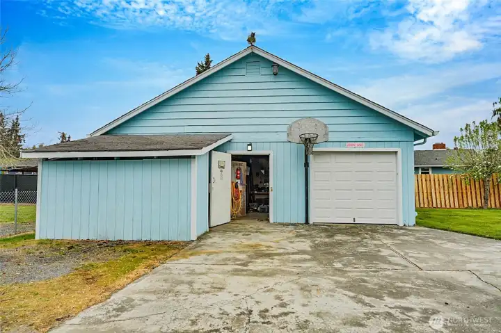 720 sq ft shop with covered storage area too