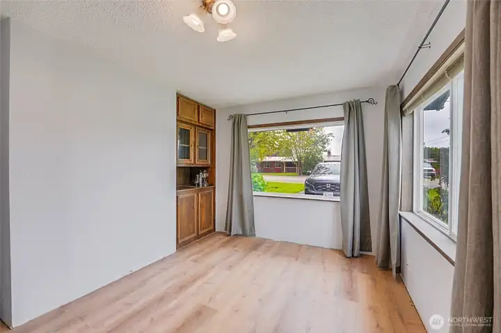 Bonus room could be TV room, craft room, extra bdrm if you add a closet.  Many possiblilities.