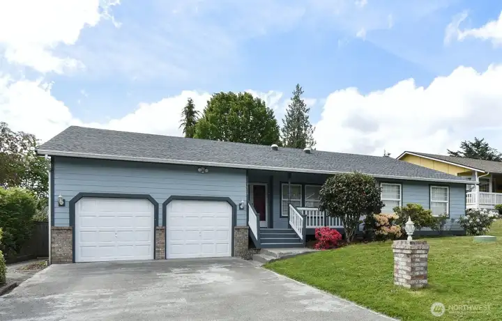 Welcome home!  Well cared for rambler is turnkey and ready for you!