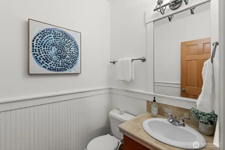 1/2 bath on mainlevel