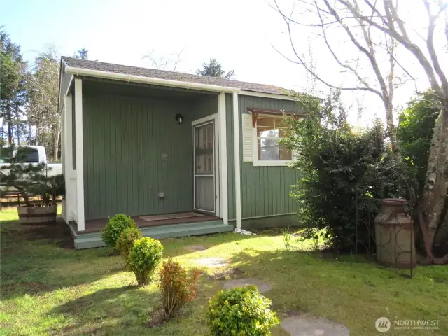 Lets look at the outbuilding, first.