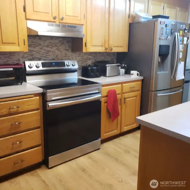 Kitchen Stove, Fridge