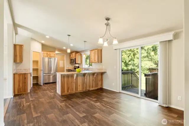 Fantastic kitchen & dining room. Sliding glass door out to the back yard.