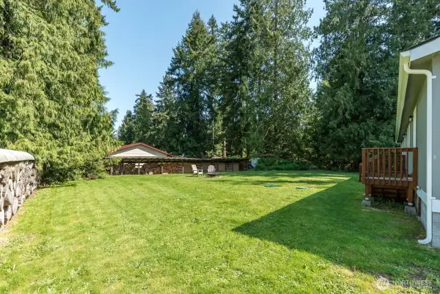 Lots of yard space and room to park RV.
