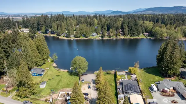 Lake Ketchum and public beach access close by.