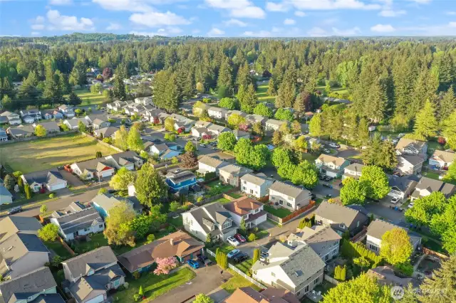 Located in the heart of Tumwater, this home is nestled in the sought-after Mirasett neighborhood, offering both charm and convenience. Just minutes from Costco, Home Depot, shopping, and dining, plus close proximity to the Tumwater Valley Golf Course, athletic club, Tumwater parks—you’ll have everything you need right at your fingertips for both daily living and weekend recreation.