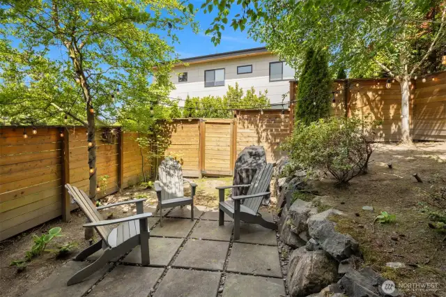 Peaceful side yard for relaxing or bbqing.
