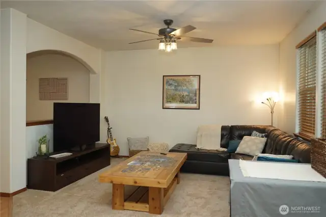 The Livingroom has brand new carpet and fan light.