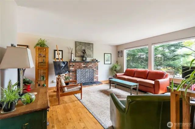 front living room area with lots of natural light