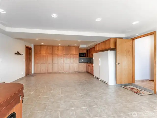 Lower level kitchenette