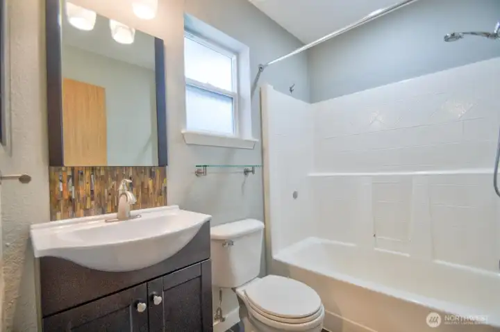 Full bath upstairs