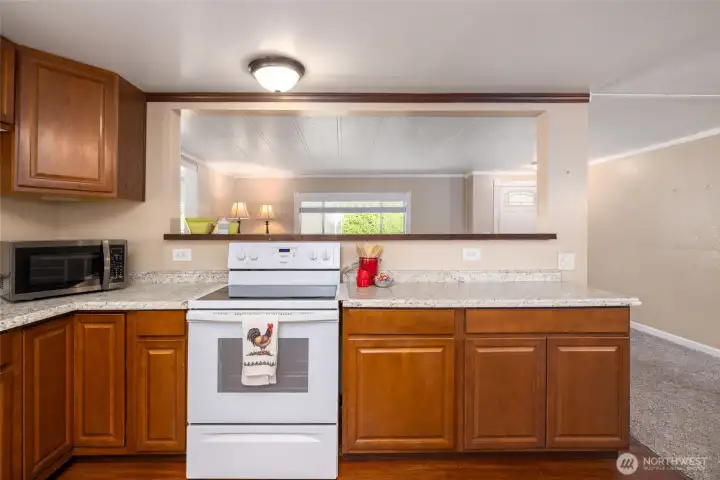 Well-appointed kitchen with plenty of prep space!