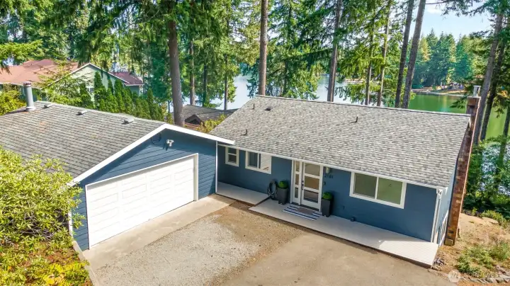 Quaint cozy cabin vibes with spacious layout and VIEWS from every room.