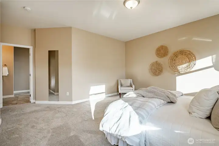 Primary Suite - new carpet, 9' ceiling and lots of natural light