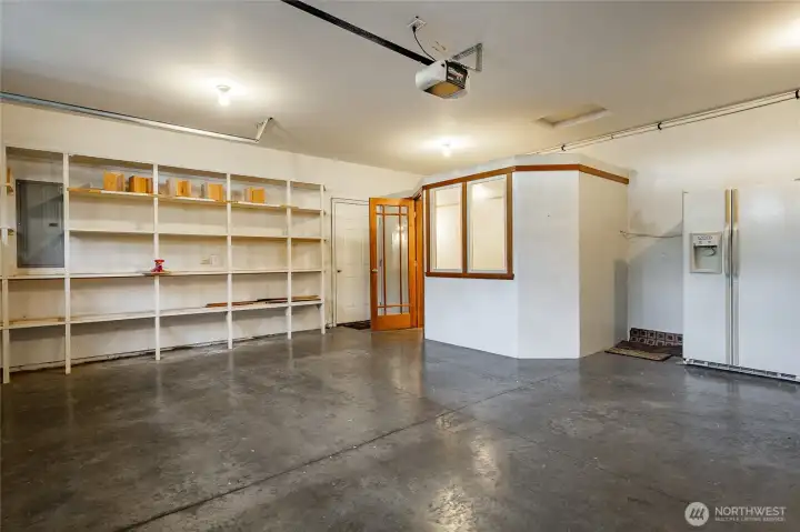 Large 2-car garage with bonus room perfect for a salon/barber shop or music studio