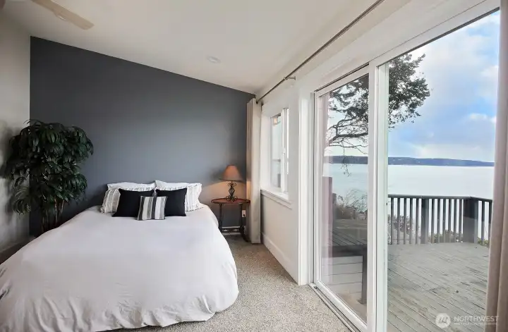 Primary with deck access