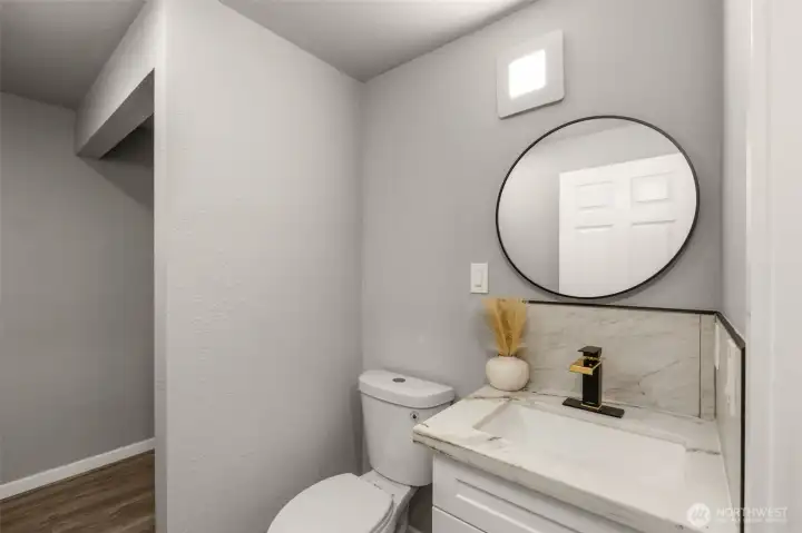 W/D 1/2 bath downstaifs