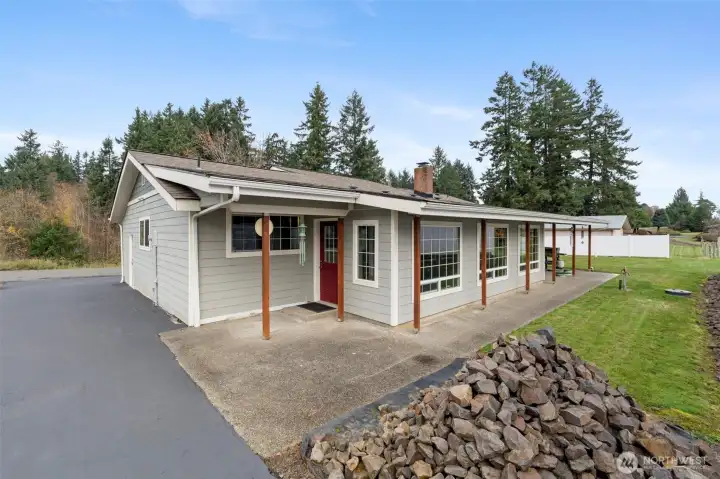 Covered  back porch.