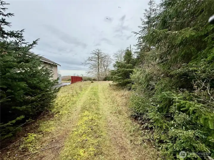 Great location near 2 lakefront parks, 18-hole gold course, and Weatherwax trails.  A bit further to town center and mile of ocean beach to explore!