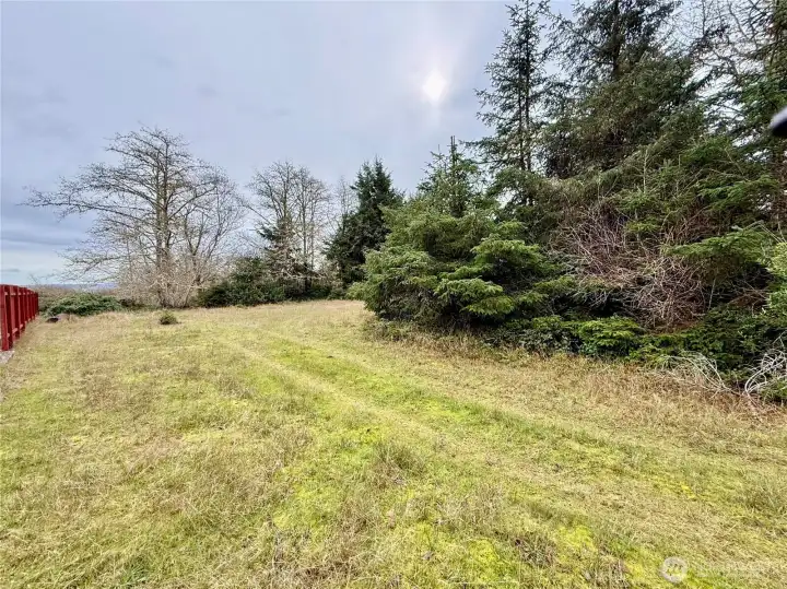 Utilities (water, power, sewer) are at the street.  Hooking up is convenient.  Looking E towards Grays Harbor Bay.