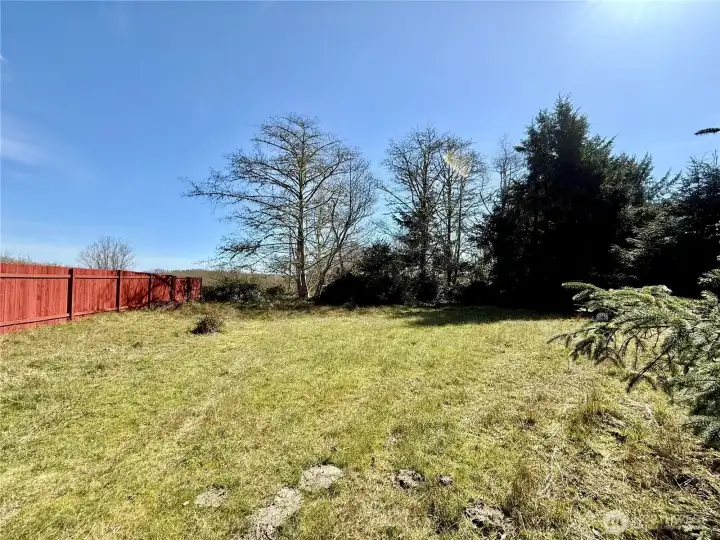 Utilities (water, power, sewer) are at the street.  Hooking up is convenient. E view towards the bay.