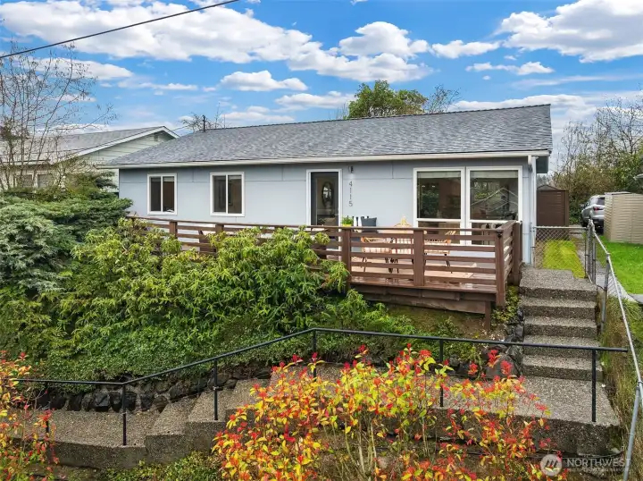 Set high above the street for added privacy, this charming 1964 contemporary offers expansive eastern territorial views over Pigeon Point, with partial city and mountain views adding just the right amount of skyline drama.