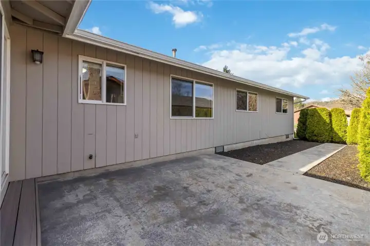 Private Back Patio- Slider from Family Room