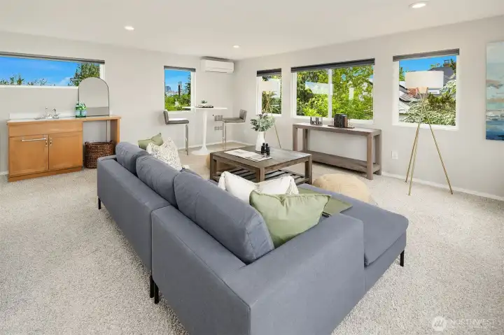 3rd Floor Family Room