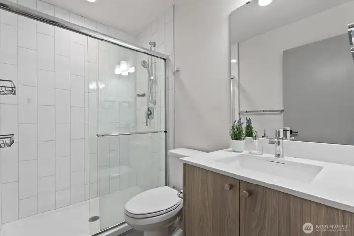 Luxurious en-suite bath in primary room