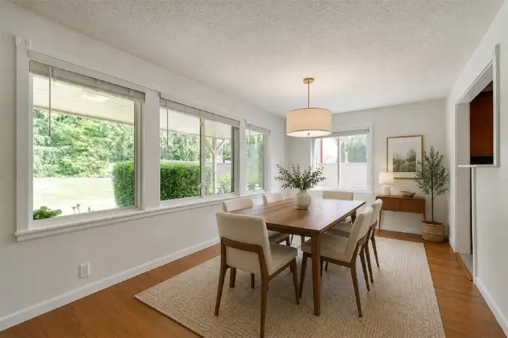 Virtually staged dinning area. Virtually staged dinning area.