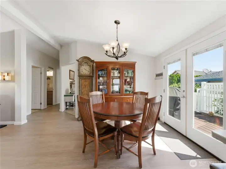 Open dining space ideal for gatherings and everyday meals.