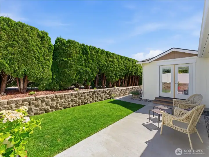 Irrigated landscaping with updated sprinkler system and seasonal blowouts.