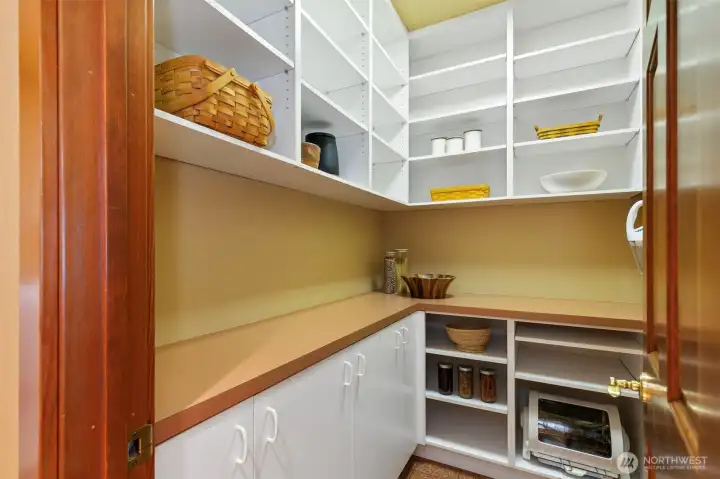 Spacious pantry. Spacious pantry.
