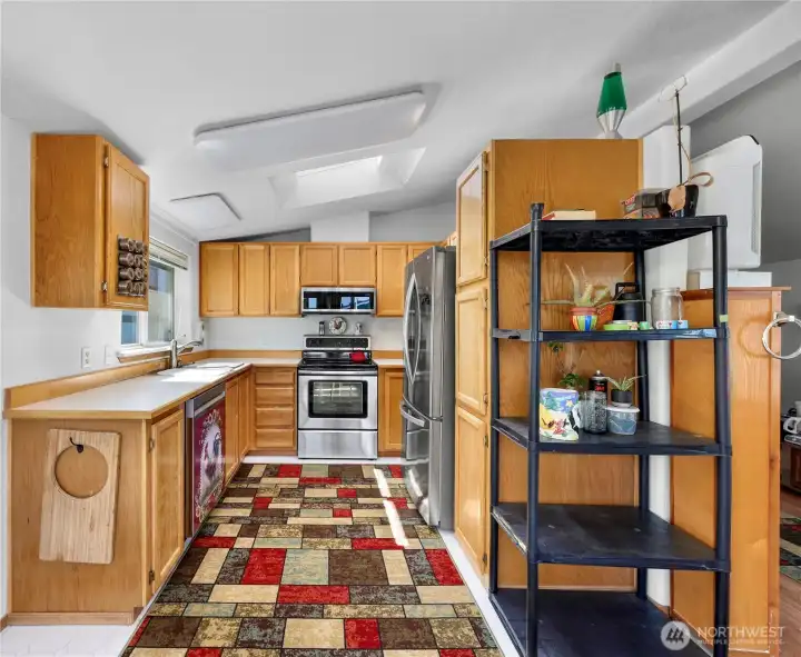Kitchen with all new appliances approximately 3 years old Kitchen with all new appliances approximately 3 years old
