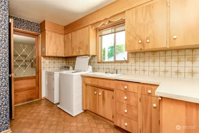 Utility room off of garage--extra storage or 2nd kitchen!