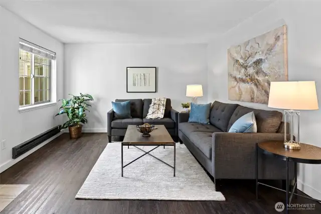 Spacious Living room with Eastern exposure