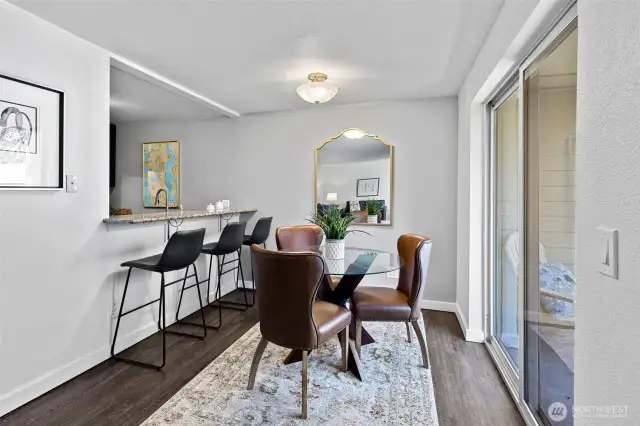 Dining room and a Breakfast bar.