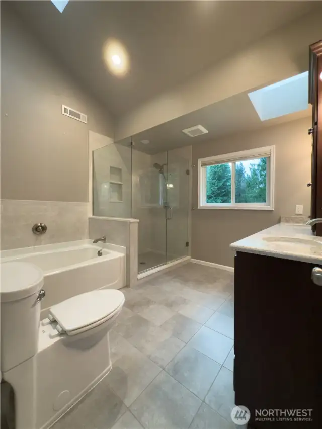 Primary ensuite, large with lots of light & high ceilings.
