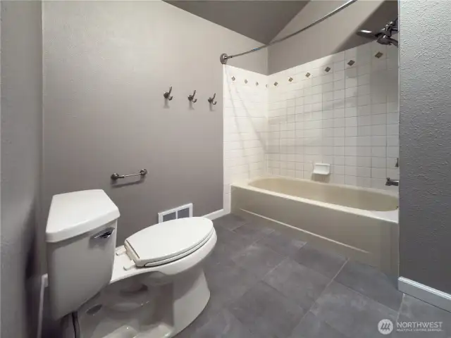 2nd floor full bath