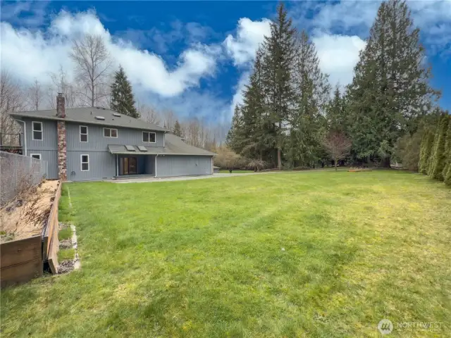 Spacious side yard