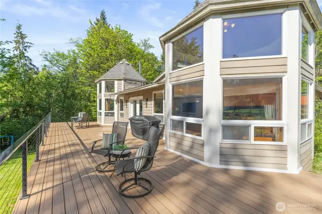 Expansive Trex deck