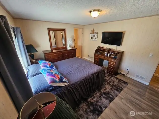 Roomy main bedroom with ensuite full bathroom.